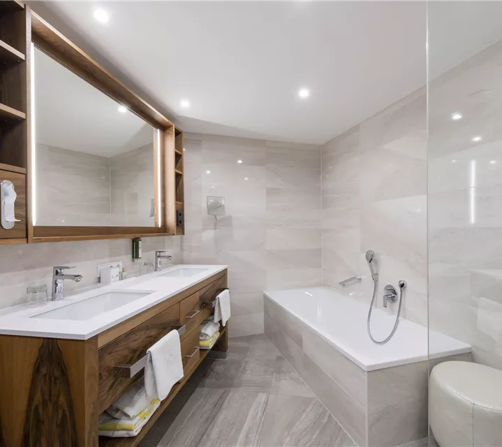 Familienzimmer_Chalet_Theresia_Badezimmer