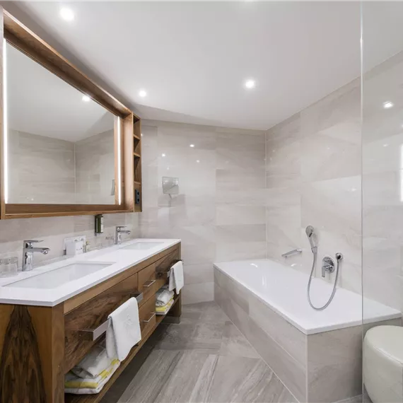 Familienzimmer_Chalet_Theresia_Badezimmer