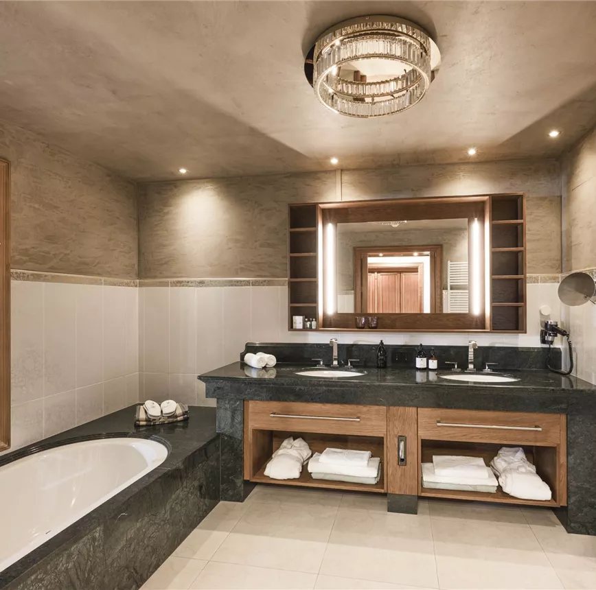 Romantiksuite_m_Sauna_Badezimmer_c